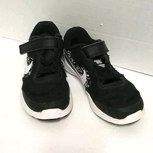 Nike revolution 3 kid pre-owned sneakers sz 12c